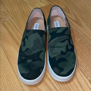 Steve Madden platform slip on